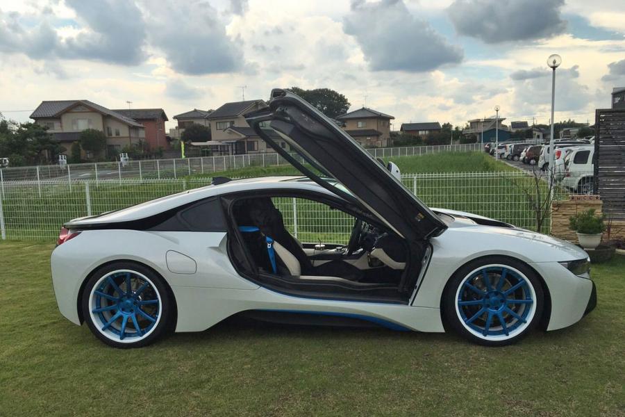  BMW i8 on Forgiato Wheels (S206) 2016 года  (фото 2 из 4)